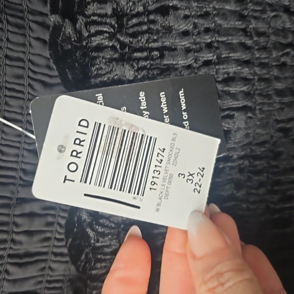 Torrid Velvet Smocked Blouson Sleeve Crop Top NWT 3x Black - Picture 9 of 11